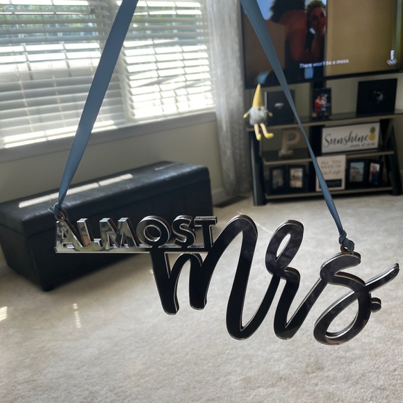 Almost Mrs sign - Picture 2 of 2
